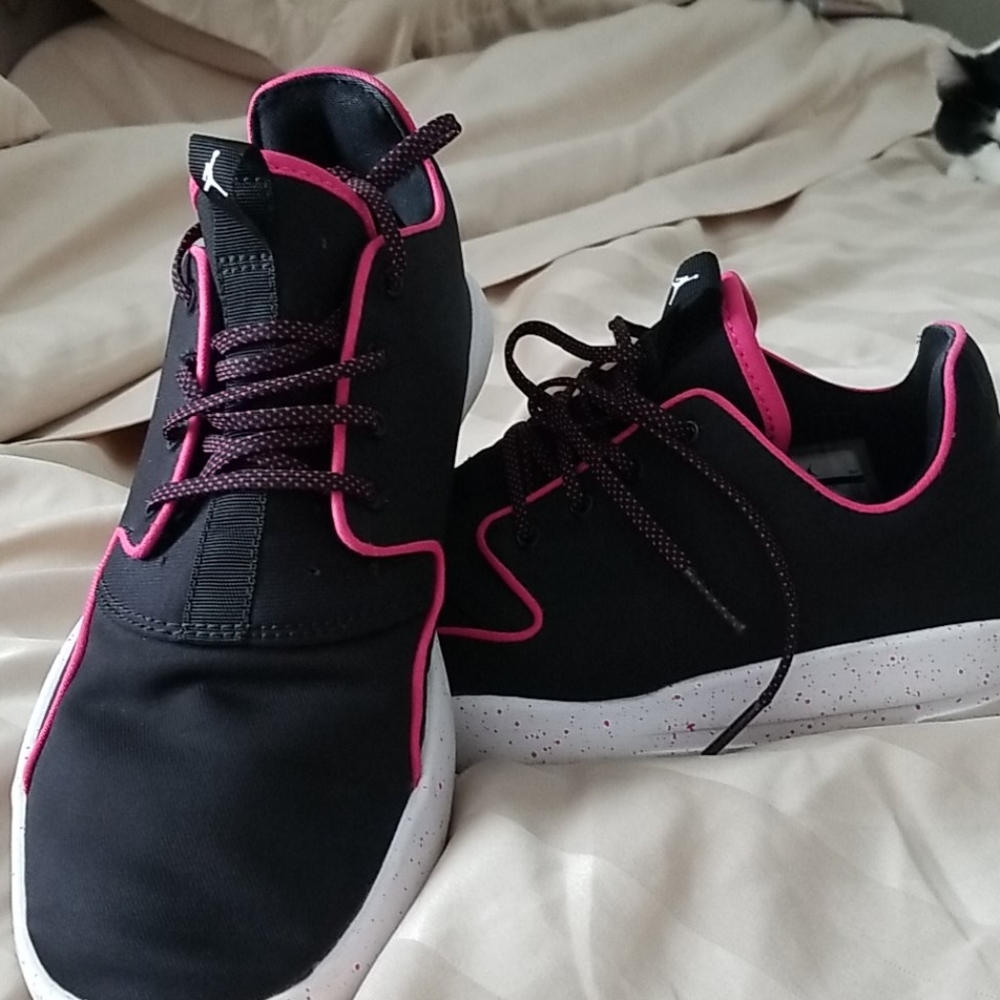 Jordan shoes/sneakers PLEASE READ DESCRIPTION